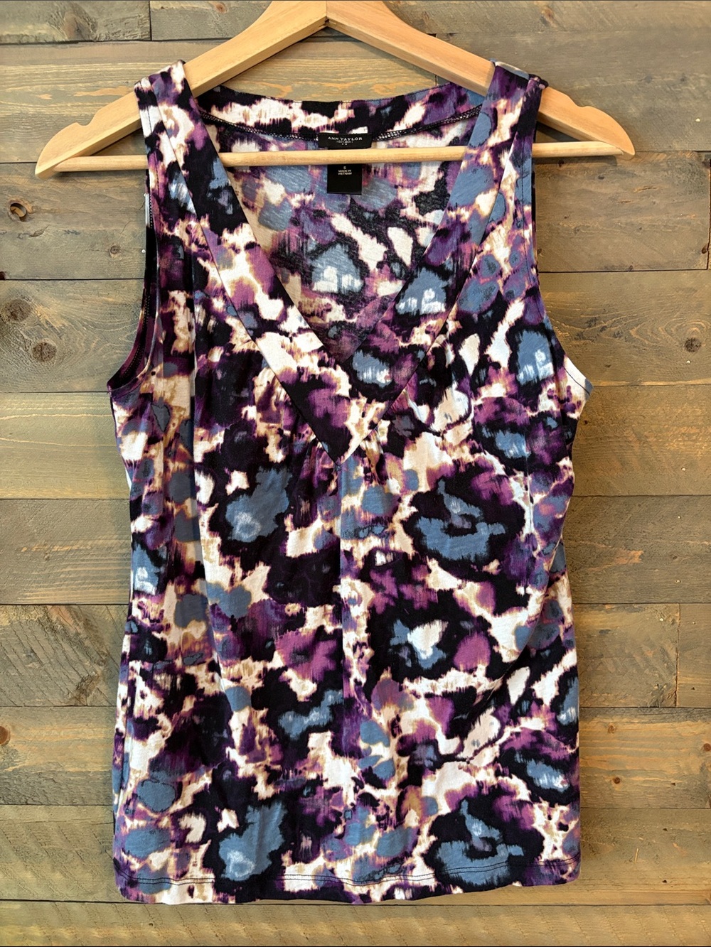 LIKE NEW- Ann Taylor -  Abstract Floral V-Neck Tank - S